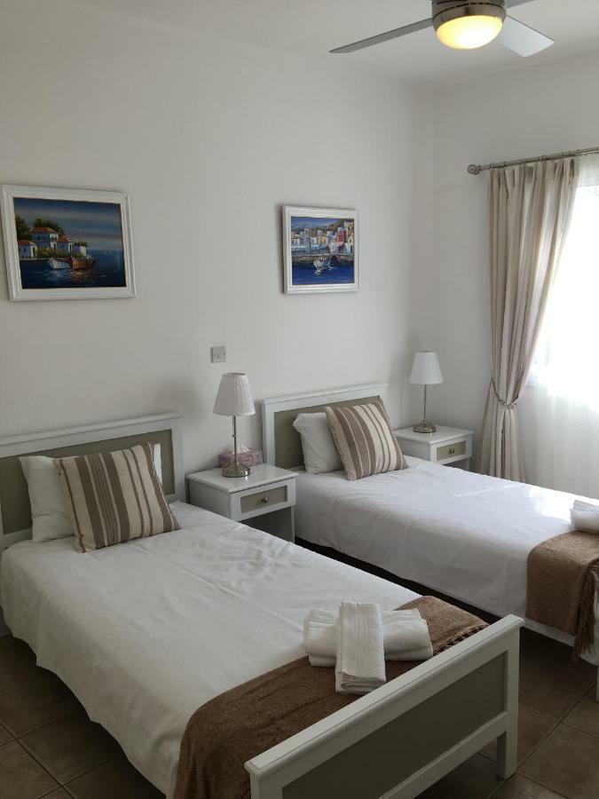 Kings Palace - Fabulous Pool-Side 2 Bed Apartment بافوس المظهر الخارجي الصورة